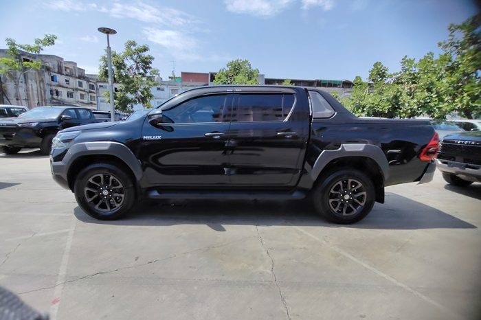 REVO PRE 2022 2.4 HIGHT AT DOUBLE CAB BLACK  6116 full