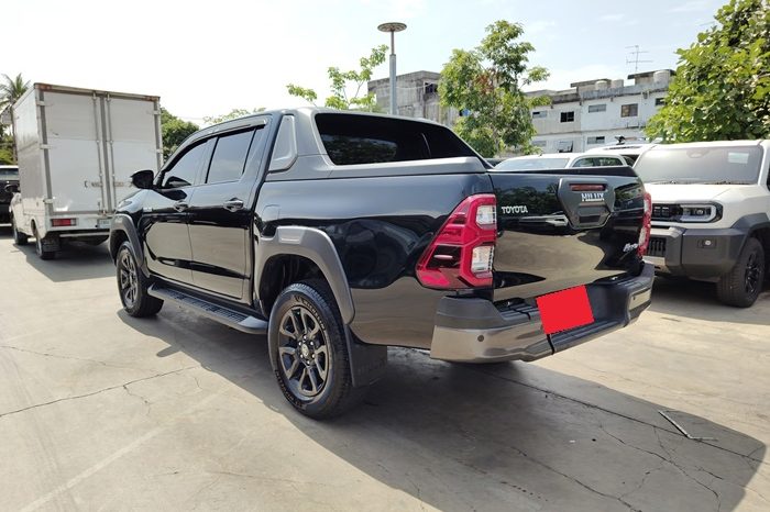 REVO PRE 2022 2.4 HIGHT AT DOUBLE CAB BLACK  6116 full