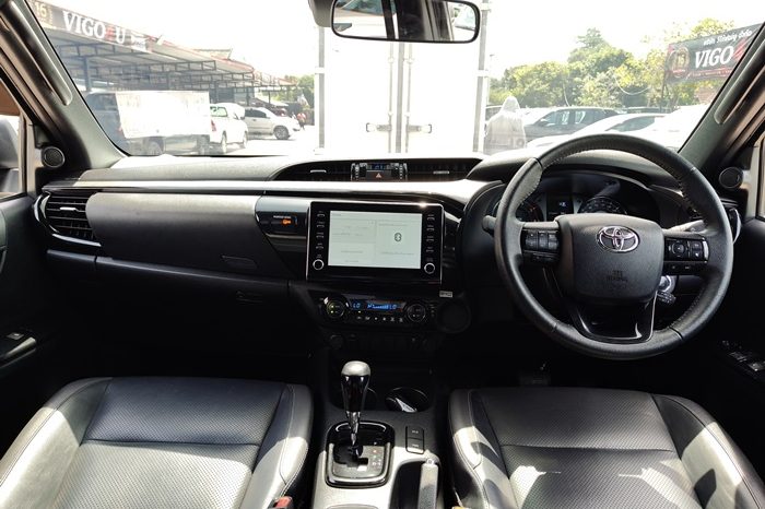 REVO PRE 2022 2.4 HIGHT AT DOUBLE CAB BLACK  6116 full