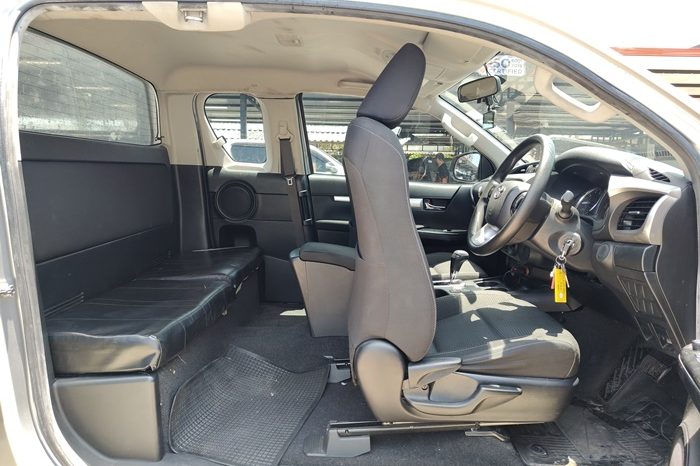 REVO PRE 2021 2.4 ENTRY AT SMART CAB SILVER  3941 full