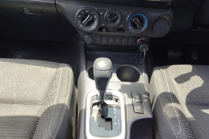REVO PRE 2021 2.4 ENTRY AT SMART CAB SILVER  3941 full