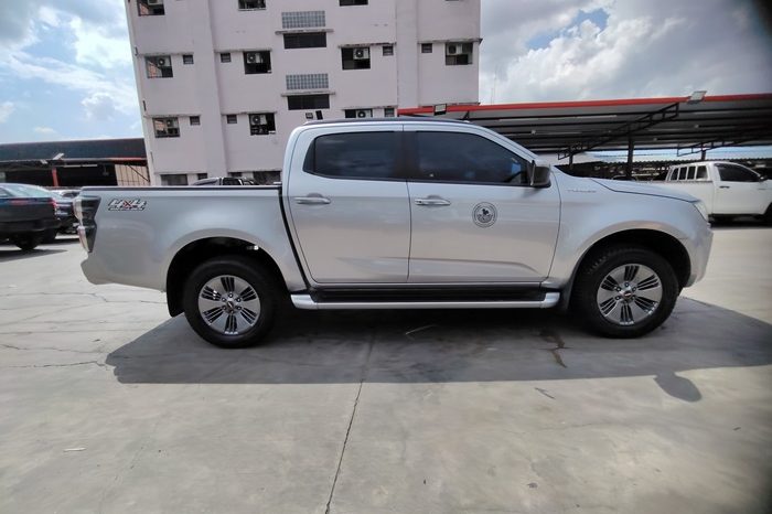 ISUZU 4WD 2020 3.0 MT DOUBLE CAB SILVER  5512 full
