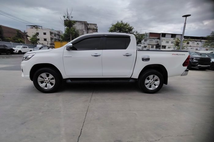 REVO PRE 2018 2.4E AT DOUBLE CAB WHITE 7649 full