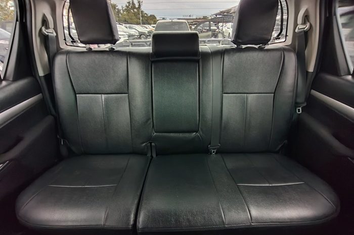REVO PRE 2018 2.4E AT DOUBLE CAB WHITE 7649 full