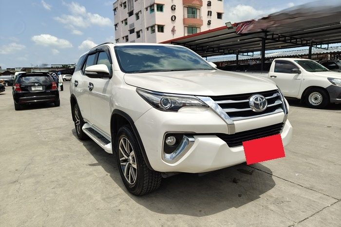 TOYOTA 2WD 2017 2.4V AT FORTUNER WHITE  7114 full