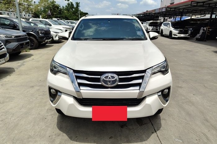 TOYOTA 2WD 2017 2.4V AT FORTUNER WHITE  7114 full
