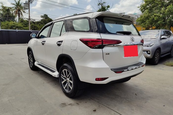 TOYOTA 2WD 2017 2.4V AT FORTUNER WHITE  7114 full