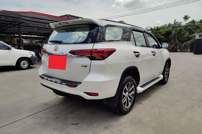 TOYOTA 2WD 2017 2.4V AT FORTUNER WHITE  7114 full