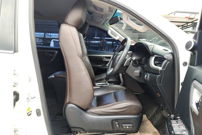TOYOTA 2WD 2017 2.4V AT FORTUNER WHITE  7114 full