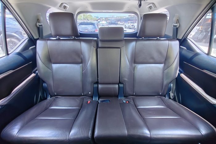 TOYOTA 2WD 2017 2.4V AT FORTUNER WHITE  7114 full