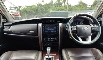 TOYOTA 2WD 2017 2.4V AT FORTUNER WHITE  7114 full