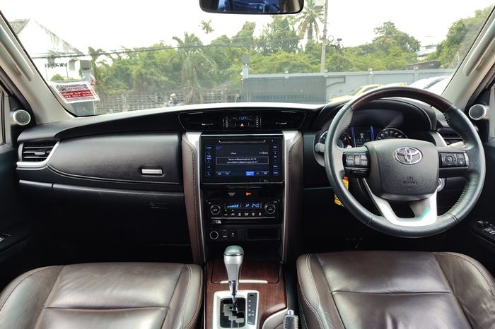 TOYOTA 2WD 2017 2.4V AT FORTUNER WHITE  7114 full