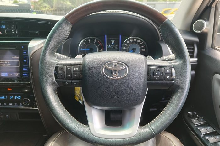 TOYOTA 2WD 2017 2.4V AT FORTUNER WHITE  7114 full