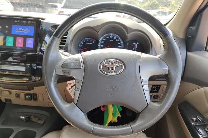 TOYOTA 2WD 2014 2.7V AT FORTUNER RED  420 full