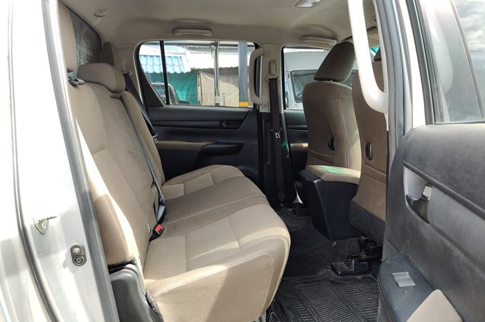 REVO PRE 2017 2.4E AT DOUBLE CAB SILVER 7300 full