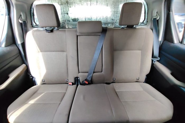 REVO PRE 2017 2.4E AT DOUBLE CAB SILVER 7300 full