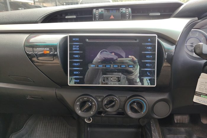 REVO PRE 2017 2.4E AT DOUBLE CAB SILVER 7300 full
