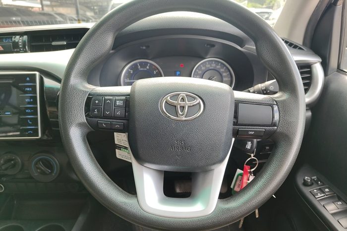 REVO PRE 2017 2.4E AT DOUBLE CAB SILVER 7300 full