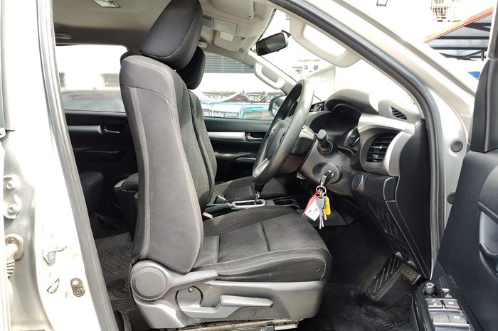 REVO PRE 2022 2.4 ENTRY AT DOUBLE CAB SILVER 9410 full