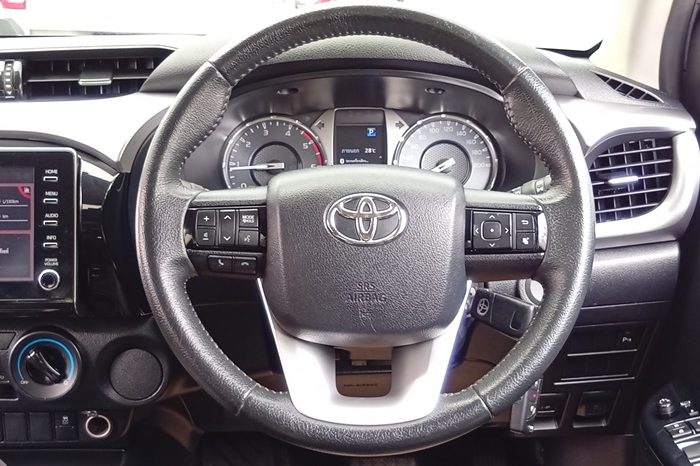 REVO PRE 2022 2.4 MID AT DOUBLE CAB BLACK  5825 full