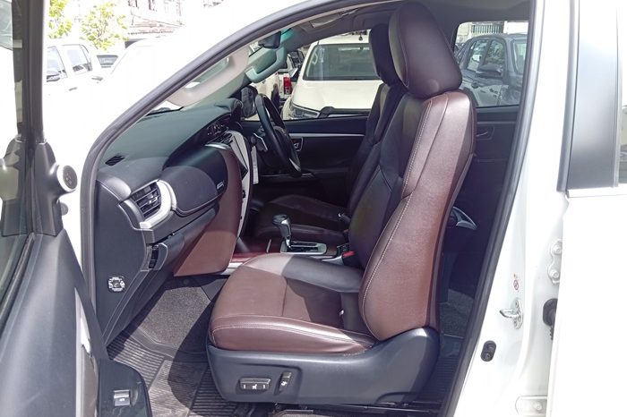 TOYOTA 4WD 2020 2.4V AT FORTUNER WHITE  6124 full