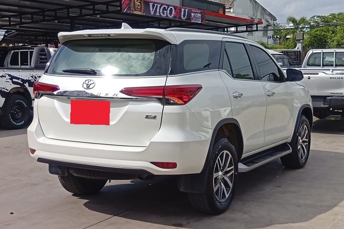 TOYOTA 4WD 2020 2.4V AT FORTUNER WHITE  6124 full