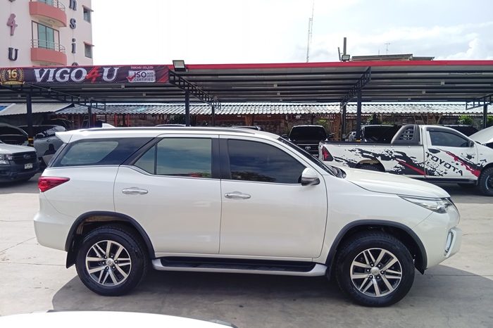 TOYOTA 4WD 2020 2.4V AT FORTUNER WHITE  6124 full