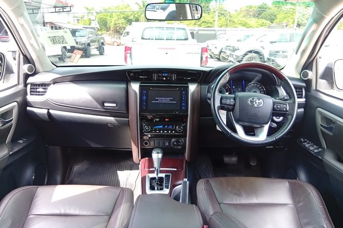 TOYOTA 4WD 2020 2.4V AT FORTUNER WHITE  6124 full