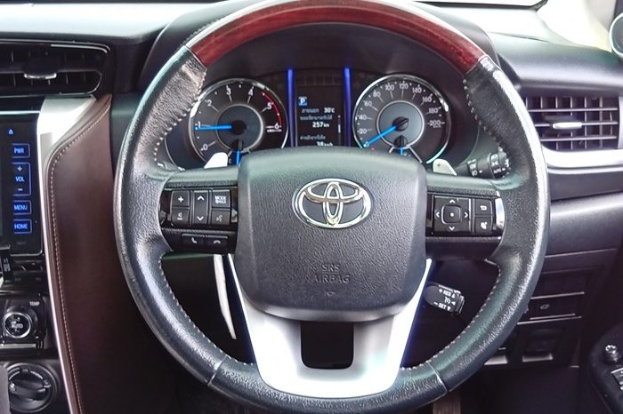 TOYOTA 4WD 2020 2.4V AT FORTUNER WHITE  6124 full