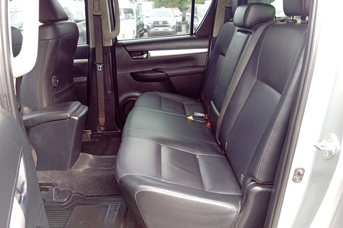 REVO 4WD 2022 2.4 MID MT DOUBLE CAB SILVER  9571 full