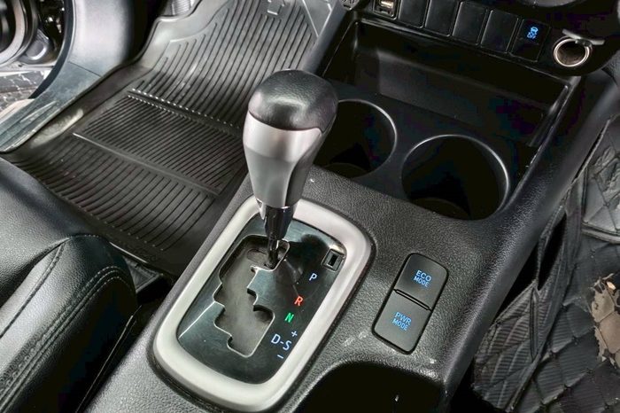 REVO PRE 2022 2.4E AT DOUBLE CAB BLACK 644 full