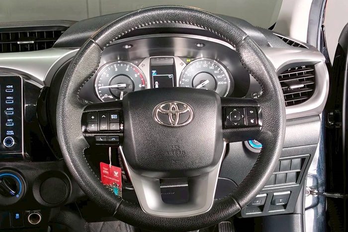 REVO PRE 2022 2.4E AT DOUBLE CAB BLACK 644 full