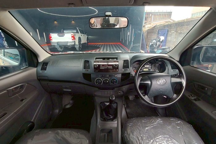 VIGO 2WD 2015 2.7J MT SMART CAB SILVER 1612 full