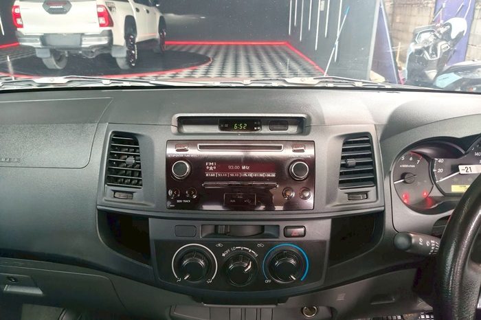 VIGO 2WD 2015 2.7J MT SMART CAB SILVER 1612 full