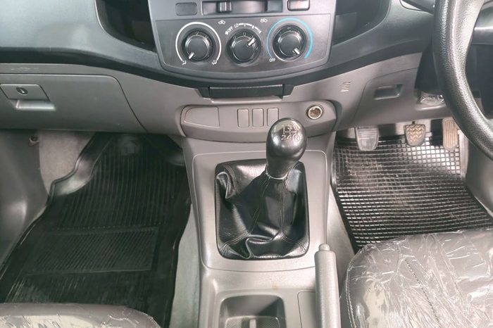VIGO 2WD 2015 2.7J MT SMART CAB SILVER 1612 full