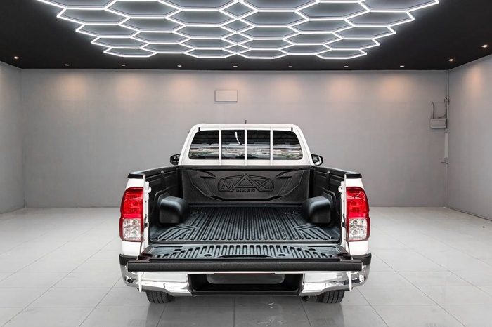 REVO 2WD 2018 2.4J MT STANDARD WHITE  1623 full