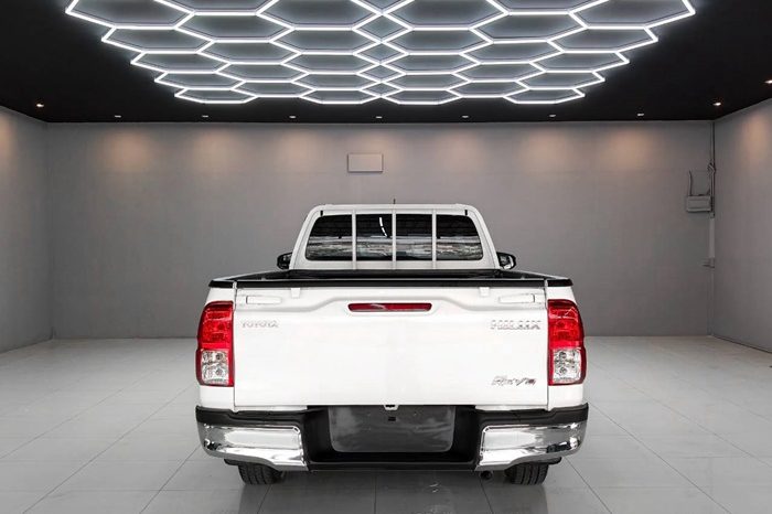 REVO 2WD 2018 2.4J MT STANDARD WHITE  1623 full