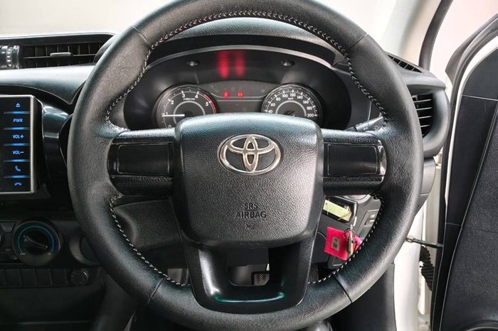 REVO 2WD 2018 2.4J MT STANDARD WHITE  1623 full