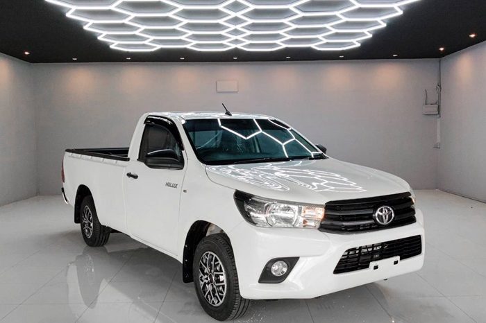 REVO 2WD 2018 2.4J MT STANDARD WHITE  1623 full