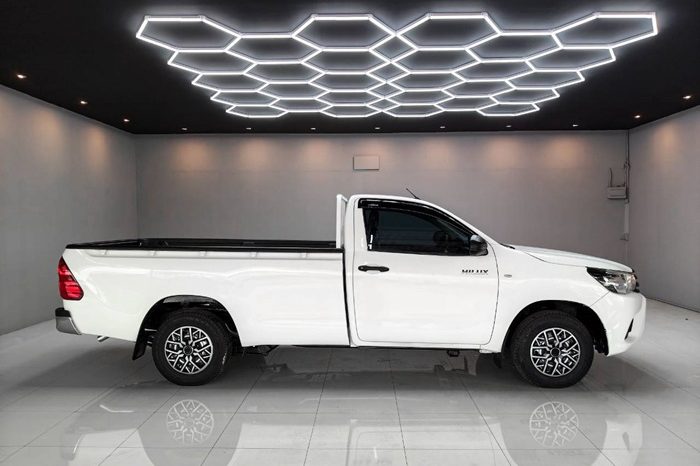 REVO 2WD 2018 2.4J MT STANDARD WHITE  1623 full