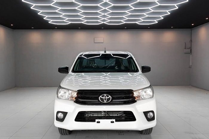 REVO 2WD 2018 2.4J MT STANDARD WHITE  1623 full