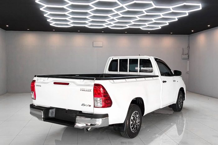 REVO 2WD 2018 2.4J MT STANDARD WHITE  1623 full