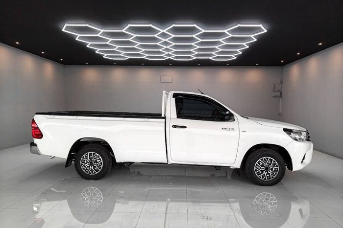REVO 2WD 2018 2.4J MT STANDARD WHITE  1623 full