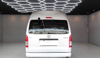 TOYOTA 2WD 2019 3.0 AT COMMUTER SILVER  6745 full
