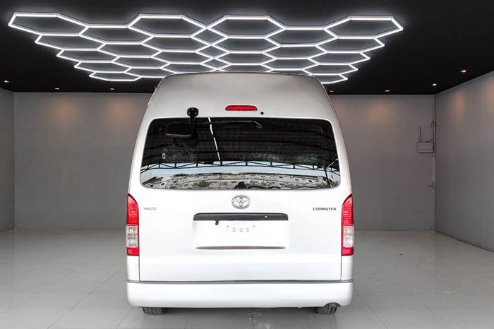 TOYOTA 2WD 2019 3.0 AT COMMUTER SILVER  6745 full