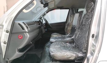 TOYOTA 2WD 2019 3.0 AT COMMUTER SILVER  6745 full