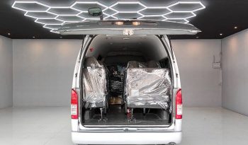 TOYOTA 2WD 2019 3.0 AT COMMUTER SILVER  6745 full