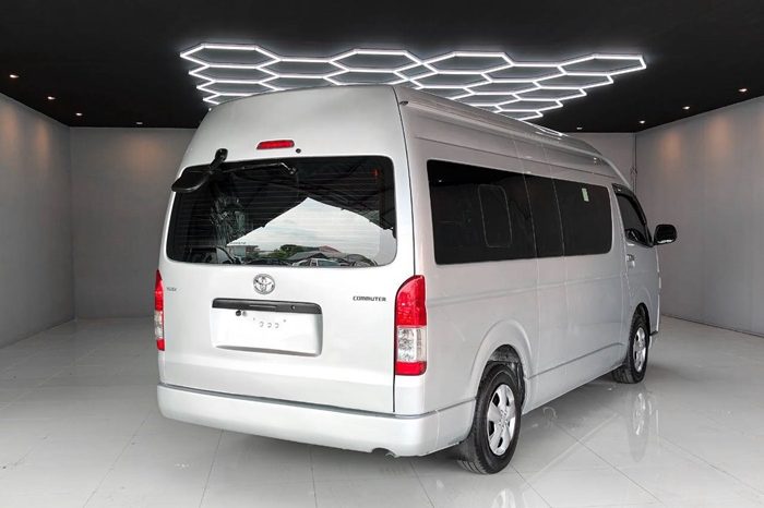 TOYOTA 2WD 2019 3.0 AT COMMUTER SILVER  6745 full