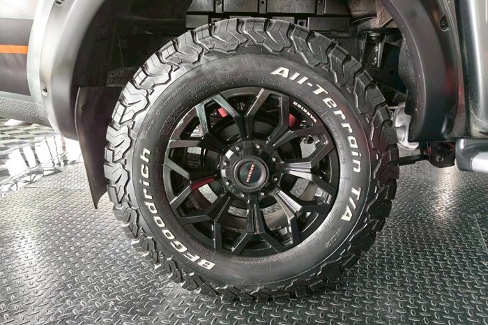 REVO 2WD 2021 2.4J MT STANDARD WHITE  7109 full