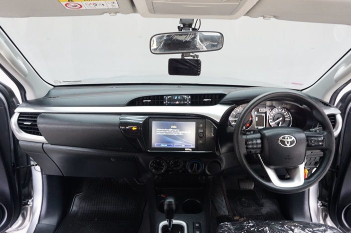 REVO PRE 2021 2.4 ENTRY AT SMART CAB SILVER  3941 full